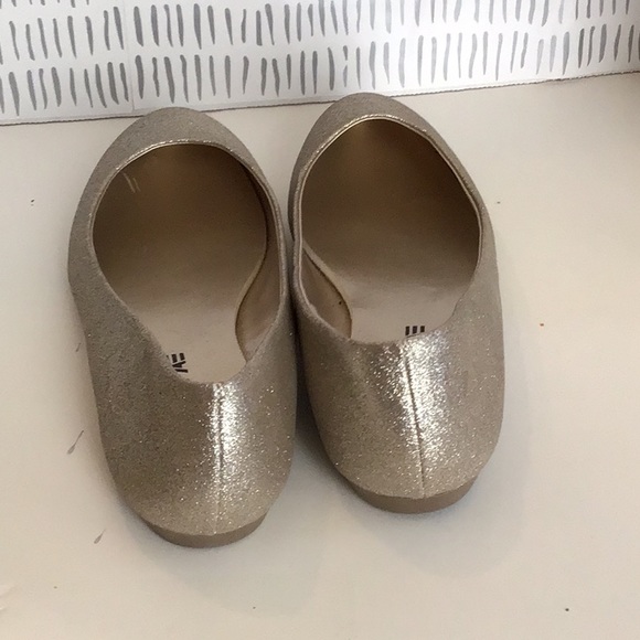 Flat gold metallic women’s shoes - Picture 3 of 6
